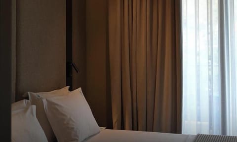 Classic Triple Room, Partial Sea View | WiFi (free)