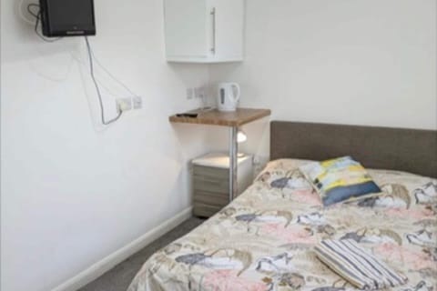 4 bedrooms, WiFi (free), bed sheets