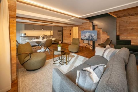 Apartment, Balcony, City View | Living area