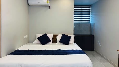 Premium Double Room | Desk, WiFi (free)