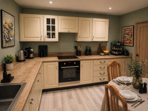 Cookware/dishes/utensils