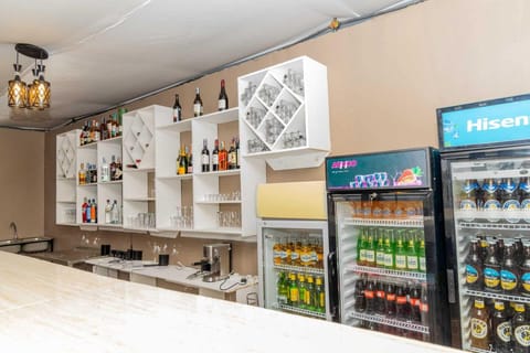 Comfort Tent, Hill View | Bar (on property)