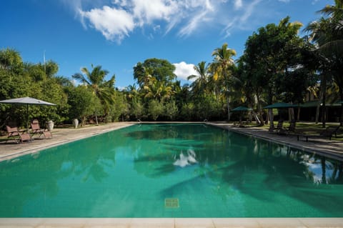 2 outdoor pools