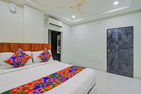 Deluxe Room | Egyptian cotton sheets, premium bedding, in-room safe, desk