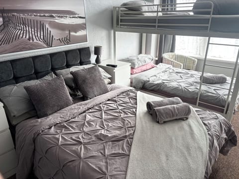 Family Room, Private Bathroom, City View | WiFi (free)