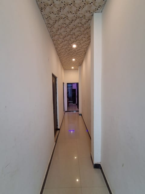 Basic Double Room | Living area