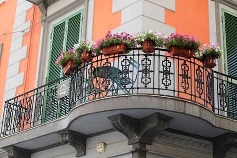 Deluxe Double Room, 1 King Bed, Balcony, City View | Exterior detail
