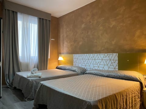 Comfort Quadruple Room | Desk, laptop workspace, iron/ironing board, WiFi (free)