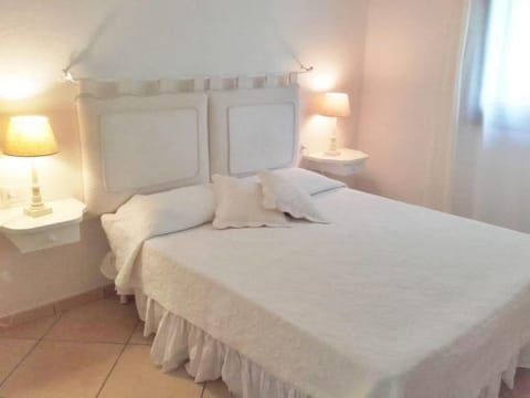 Deluxe Double or Twin Room, Pool View | In-room safe, iron/ironing board, WiFi (free)