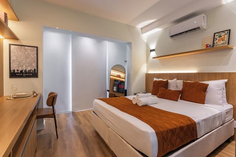 Comfort Apartment, 1 Queen Bed, Kitchen, City View | Laptop workspace, iron/ironing board, WiFi (free)