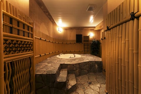 Suite Room | Bathroom | Separate tub and shower, deep soaking tub, free toiletries, hair dryer