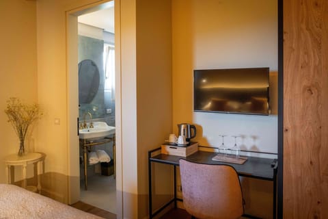 Classic Double Room | Desk, soundproofing, cribs/infant beds, free WiFi