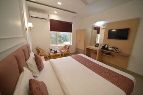 Deluxe Double Room | Desk, WiFi (free)