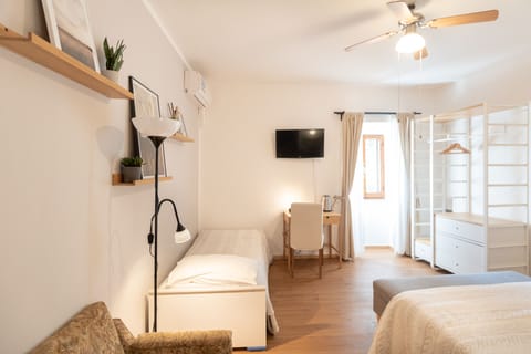 Premium Triple Room, Multiple Beds, Private Bathroom, Valley View (Camera Sol1) | Premium bedding, individually decorated, individually furnished, desk