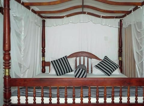 Grand Villa, Garden View | Desk, WiFi (free)