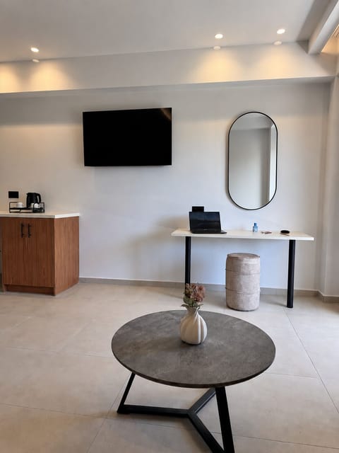 Superior Suite, Balcony | Interior