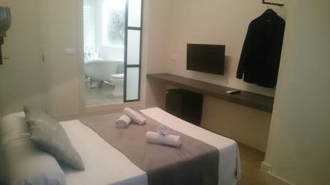 Blackout drapes, free WiFi