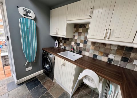 House, Garden View | Private kitchen | Coffee/tea maker, electric kettle, toaster, highchair