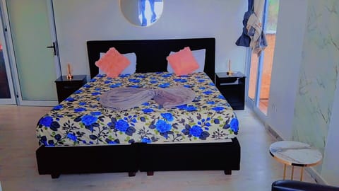 Double Room, Mountain View | Desk, laptop workspace, WiFi (free)