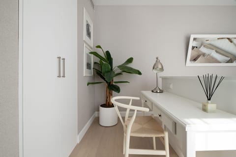 Comfort Apartment, City View | Interior