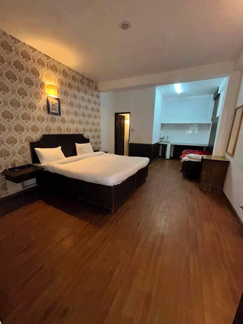 Premium Double Room, Balcony, River View | WiFi (free)