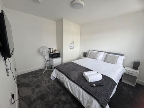 Iron/ironing board, WiFi (free), bed sheets