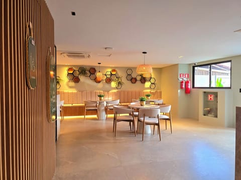 Apartment | Dining