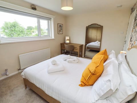 Cottage | 3 bedrooms, WiFi (free), individually decorated, individually furnished