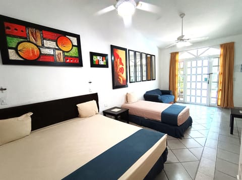 Deluxe Studio, Garden View | Desk, WiFi (free), bed sheets