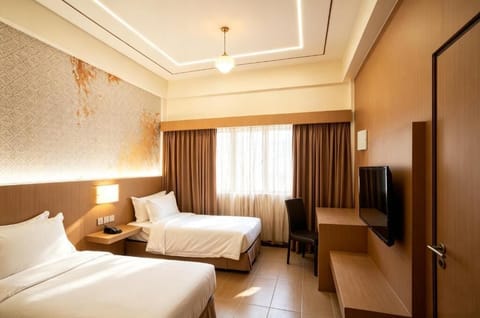 Deluxe Twin Room, City View | Blackout drapes, iron/ironing board (on request), WiFi (free)