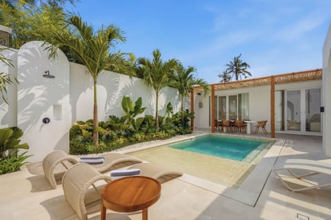 Outdoor pool, sun loungers