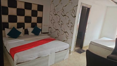 Family Room, Air conditioning | Rollaway beds (surcharge), WiFi (free), bed sheets