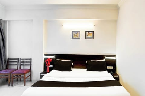 Desk, WiFi (free), bed sheets