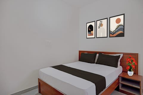 Deluxe Room | Desk, WiFi (free), bed sheets
