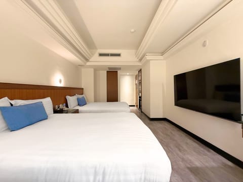 Superior Family Room | Premium bedding, down comforters, minibar, desk