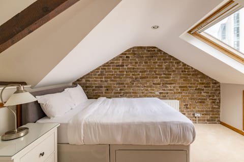 House | WiFi (free)