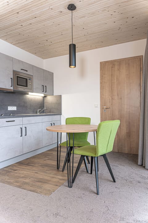 Chalet, Balcony, Mountain View | In-room safe, blackout drapes, WiFi (free), bed sheets