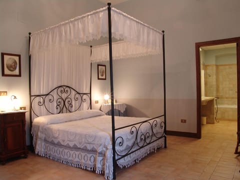 Suite | Minibar, free cribs/infant beds, free WiFi