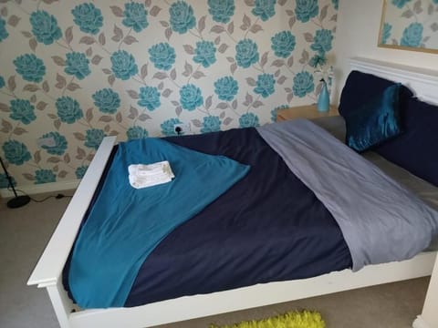 Deluxe Double Room, City View | Soundproofing, iron/ironing board, WiFi (free)