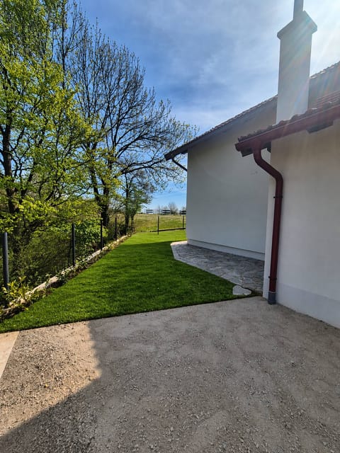 Apartment, 2 Bedrooms, Accessible, Balcony | Property grounds