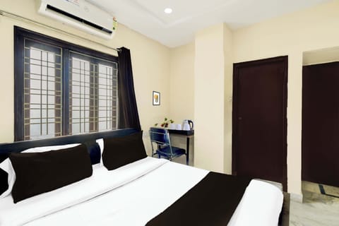 Classic Room | Desk, WiFi (free), bed sheets