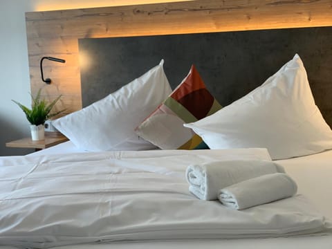 Double Room | Hypo-allergenic bedding, down comforters, individually decorated