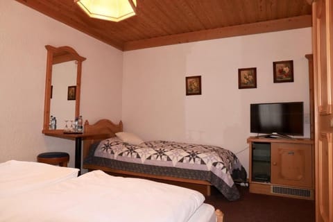 In-room safe, laptop workspace, soundproofing, WiFi (free)