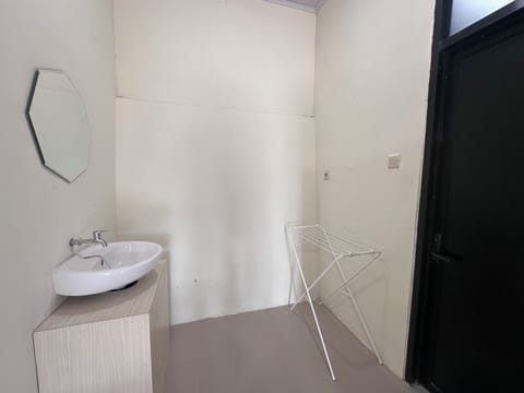 Standard Double Room, 1 Bedroom, Private Bathroom, Hill View | Bathroom | Shower, hair dryer, towels, soap