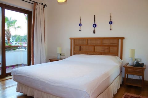 Standard Double or Twin Room, Patio, Garden View | WiFi (free)