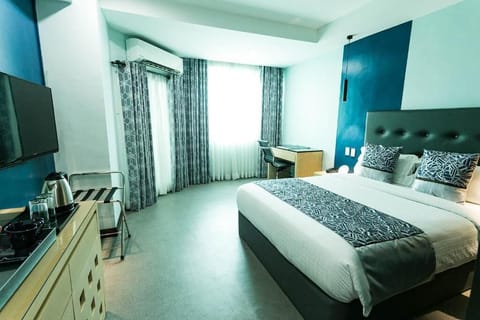 In-room safe, soundproofing, WiFi (free), bed sheets