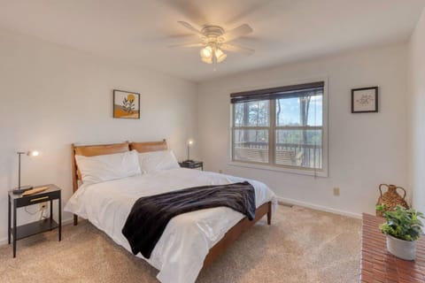 House | 5 bedrooms, high-speed internet