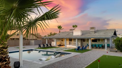 House | 6 bedrooms, high-speed internet