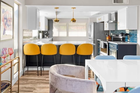 House | 4 bedrooms, high-speed internet