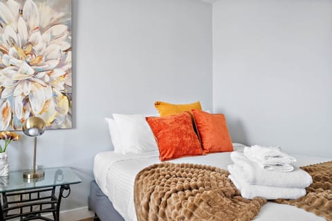 House | 5 bedrooms, high-speed internet